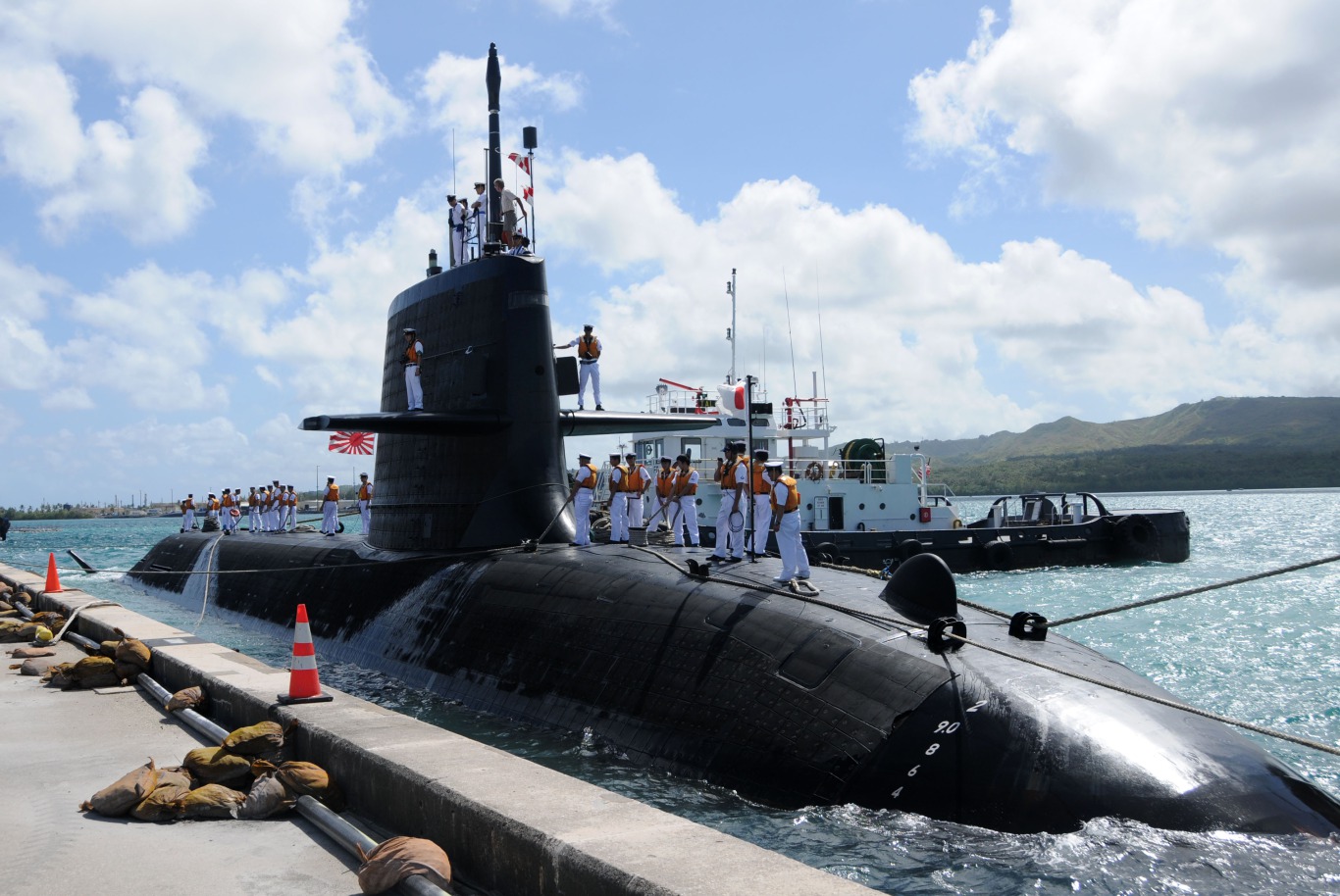 駐日中国大使館の武官が、日本の潜水艦機密情報を中国に漏洩　スパイ防止法のない日本では立件できず
