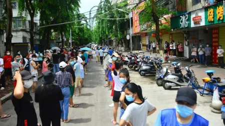 【中国・海南省】突然のロックダウンで約15万人の観光客が足止め　食糧難に陥り、青草を食べる人も