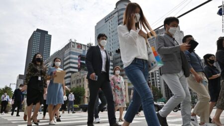 【韓国】屋外でのマスク着用義務を全面解除 　一方の日本は、未だに無意味な感染対策を継続し、全世界から取り残される