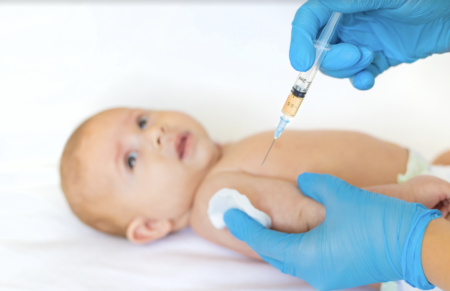 【厚労省】生後6ヶ月〜4歳の乳幼児を対象にしたコロナワクチンを特例承認  10月下旬以降に接種開始へ「正気の沙汰ではない」と批判殺到