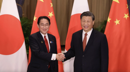 【日中首脳会談】中共のスパイ・岸田総理が、上司である習近平と満面の笑みで握手　日本侵略の実態を“友好アピール”で隠蔽