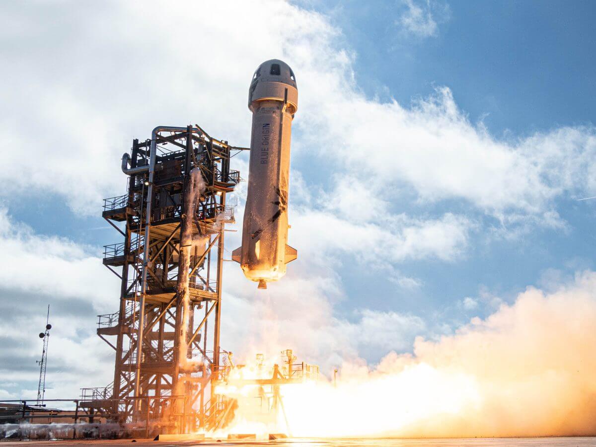 【宇宙は存在しない】Amazon・ベゾスのロケット高度100キロに達しただけで「宇宙旅行成功」と発表