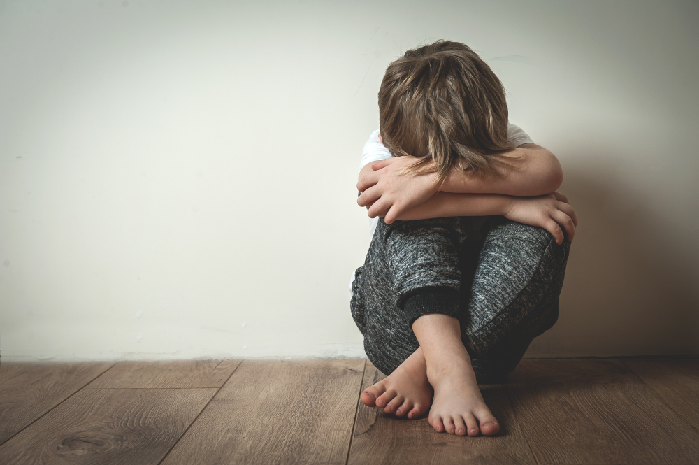 コロナ禍で急増する児童虐待、過去30年で最多の20万件越え