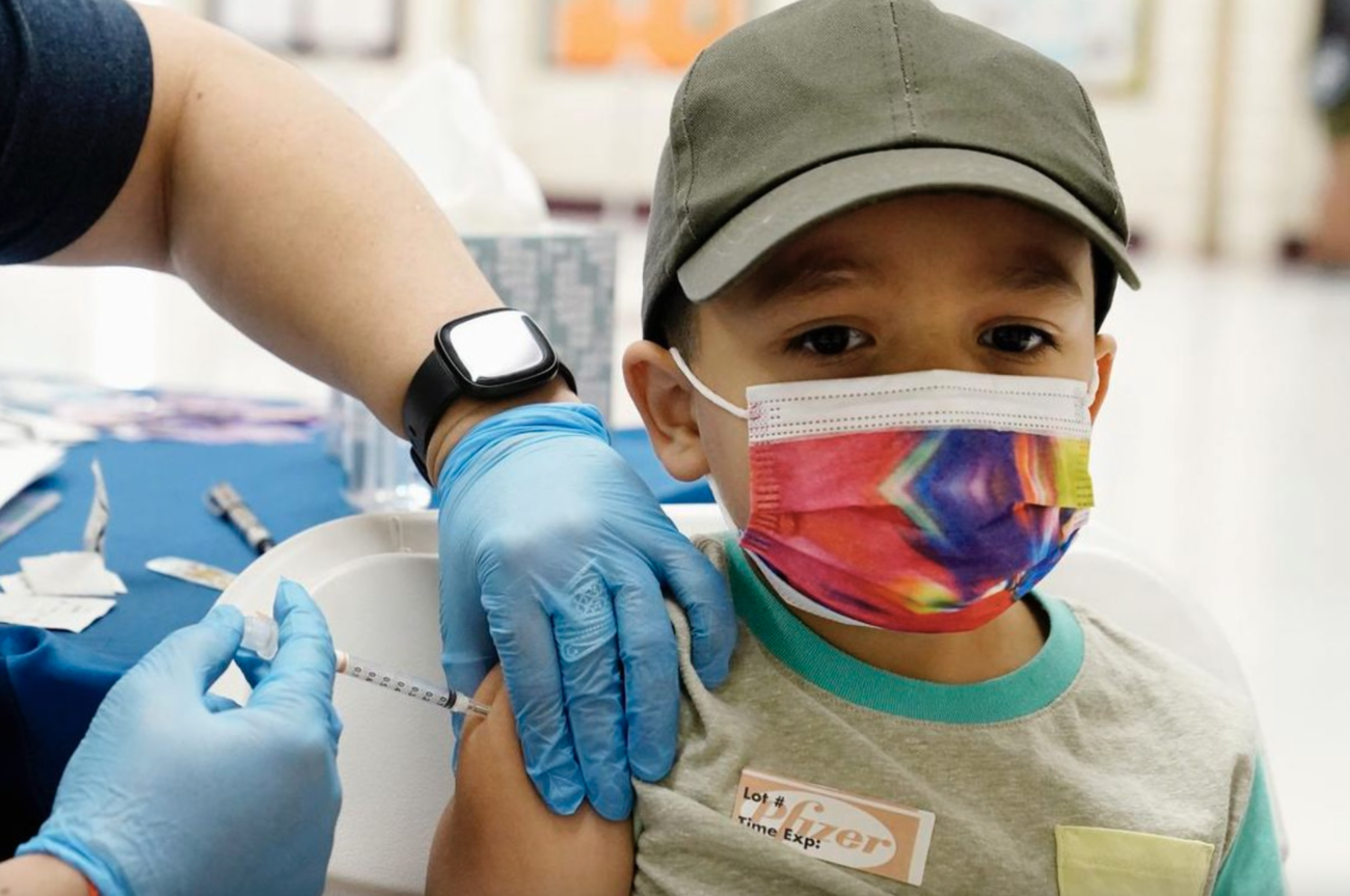 【創価企業ファイザーの人体実験】2歳〜5歳未満の子供たちに3回目接種の治験を追加