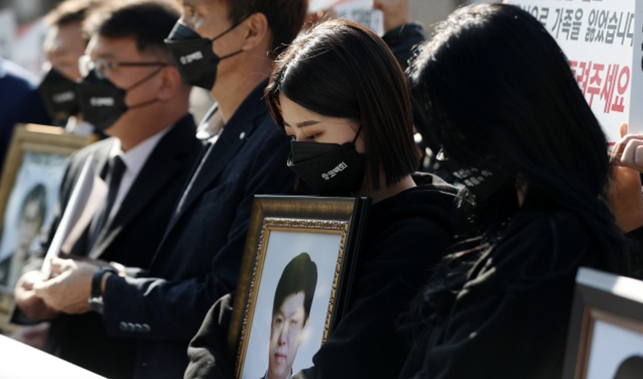 【韓国】コロナワクチン接種後に死亡する人が急増　遺族らがファイザー社や保健当局の前で抗議し、真相解明と謝罪を求める