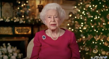 【死亡説が濃厚】「エリザベス女王」がクリスマススピーチの映像を公開するも、即座にディープフェイクの可能性が高いと指摘される
