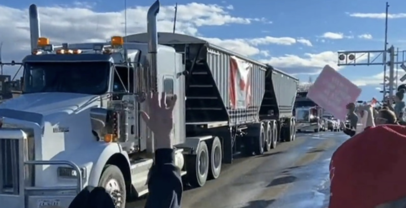 【カナダ】コロナワクチン接種の義務化廃止を求め、約5万台以上の大型トラックが首都オタワに集結