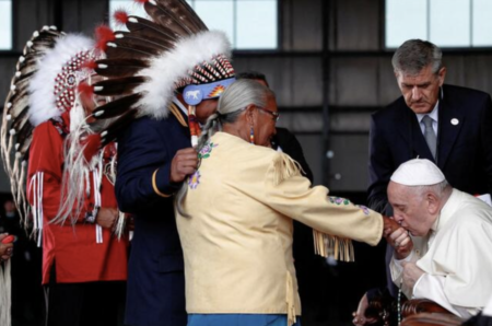 【悪魔崇拝組織・バチカン】ローマ教皇・フランシスコがカナダを訪問し、カトリック教会による先住民への虐待行為を認めて謝罪