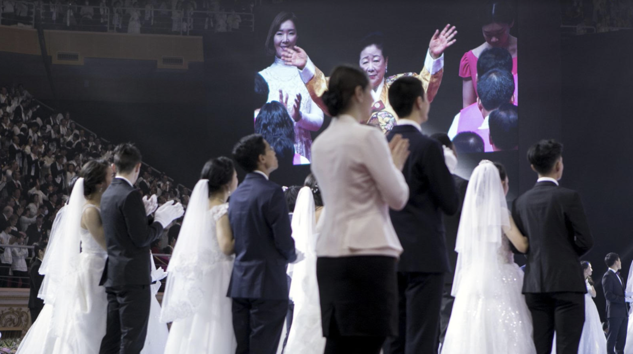 「統一教会」の合同結婚式に参加した日本人の女性信者が6500人行方不明に　結婚式を装った人身売買だとして批判殺到