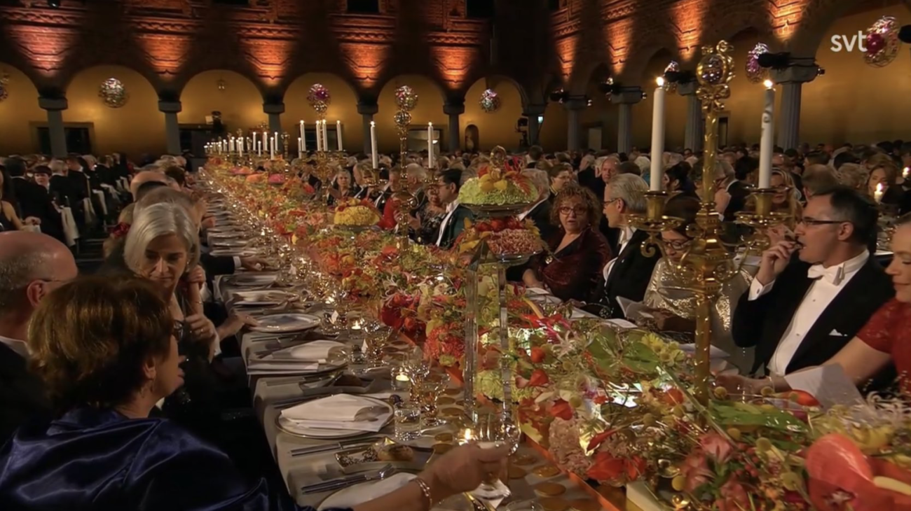 【コロナ茶番終了】ノーベル賞晩餐会で1300人がノーマスクで出席　超密状態で食事やダンスを楽しむ