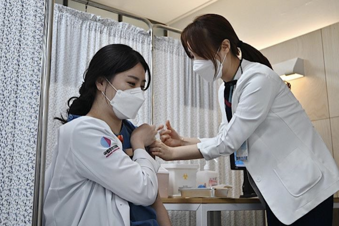 【韓国】コロナワクチン接種による死亡被害申請が2008件に達する　犠牲者のうちの10人が10代、48人が20代の若者たち