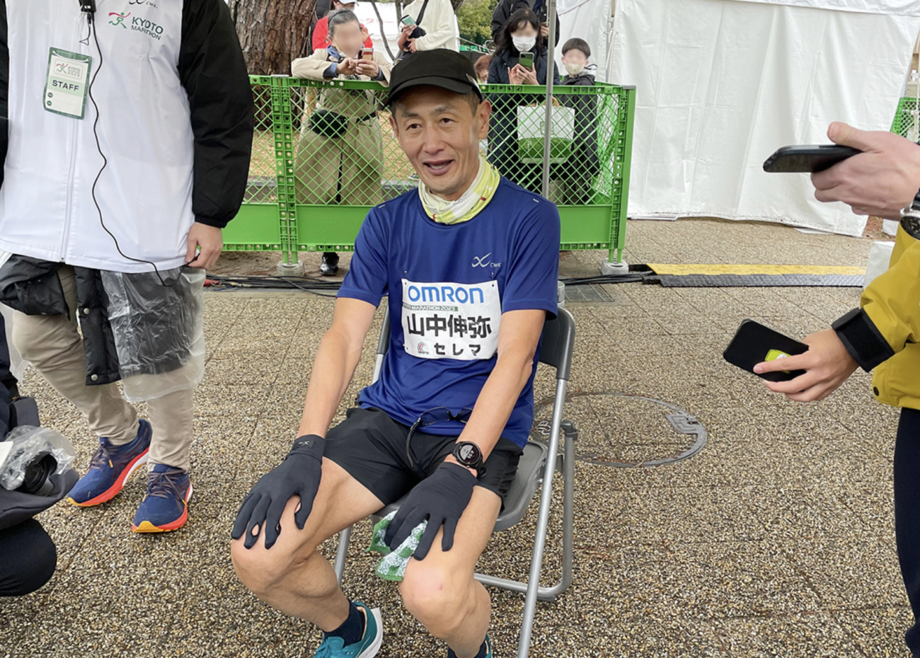 ジョギング中のマスク着用を奨めて死者を出した山中伸弥『京都マラソン2023』に参加し、ノーマスクで完走