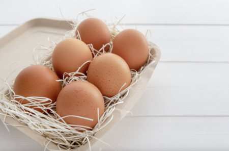 鶏卵の価格高騰により、大手外食100社のうち18社が卵メニュー休止　殺処分や鶏舎の火災により、今シーズンだけで採卵鶏の１割（1386万羽）が減少