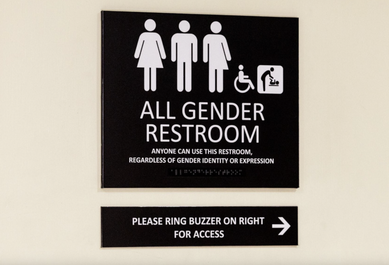 【イギリス】公共施設で男女共用トイレを設置しトラブルが続出、男女別トイレ設置を義務付ける