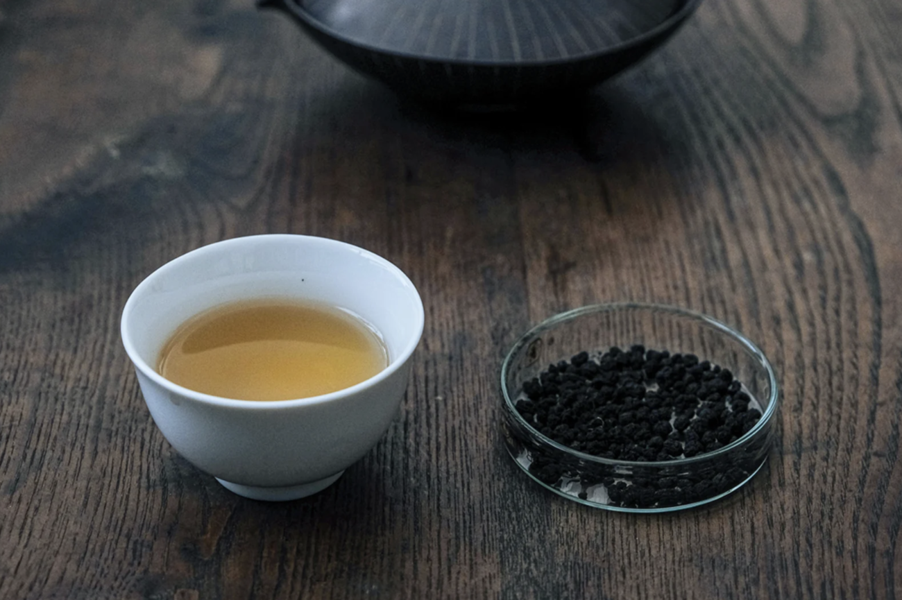 【やはり批判殺到】京都大学大学院が『蛾』の幼虫の糞を原料とする「お茶」を開発　枯れ草やクルミのような落ち着いた香り