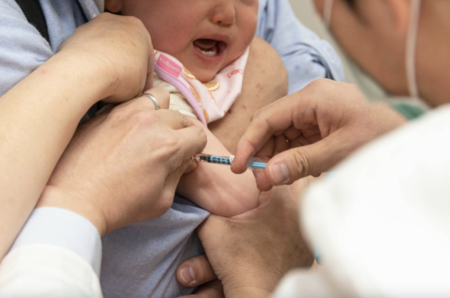1歳の男児が3回目のコロナワクチン接種後に死亡　厚労省は因果関係を認めず、「重大な懸念はない」として続けてワクチン接種を推奨