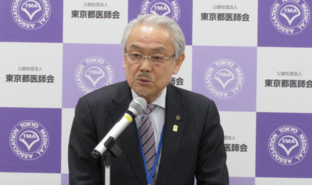 東京都医師会・尾崎会長、新型コロナ「5類」移行後も「高齢者はワクチン接種するべき」との見解を示し、批判殺到