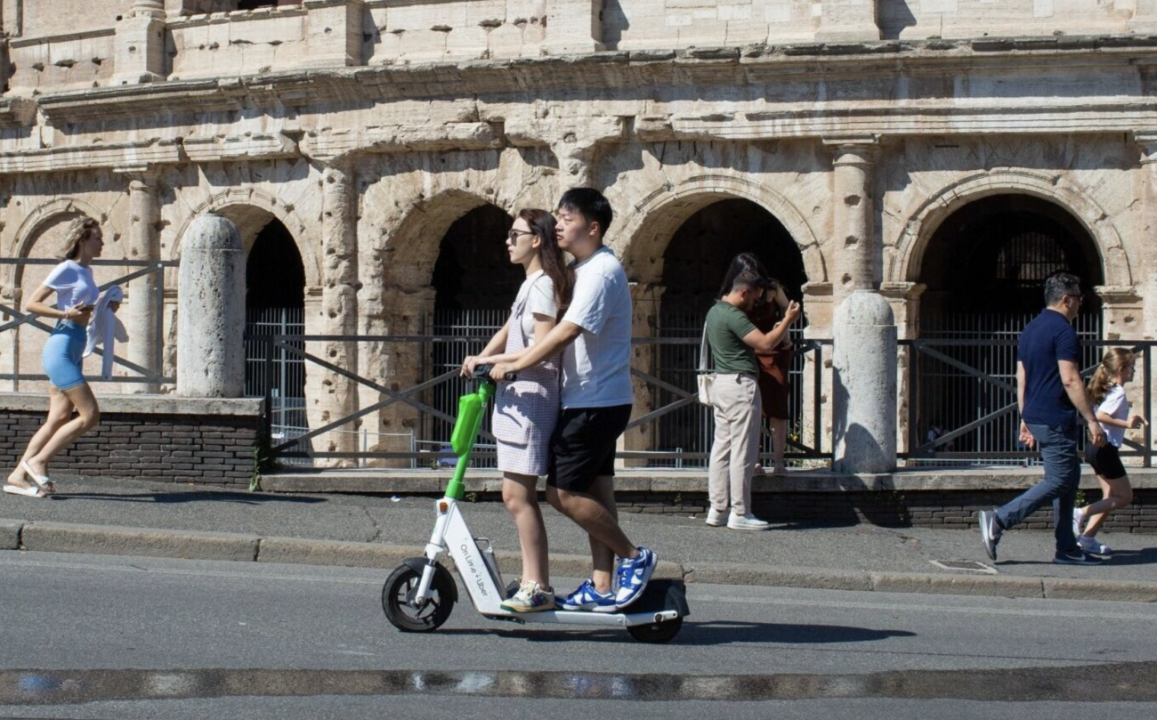 【イタリア政府】道交法を改正、『電動キックボード』の規制強化に乗り出す　ナンバープレート取得、ヘルメット着用、任意保険への加入を義務化
