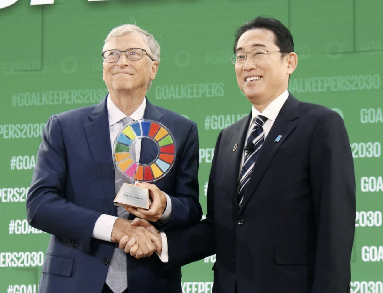 岸田総理、ゲイツ財団から表彰　途上国にワクチンを供与し、大量殺戮に加担した功績が認められる