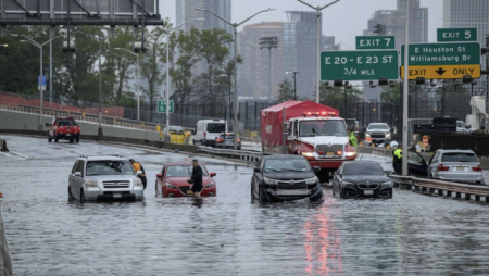 ニューヨークで記録的大雨　洪水が発生し、街が一部水没　非常事態宣言を発令
