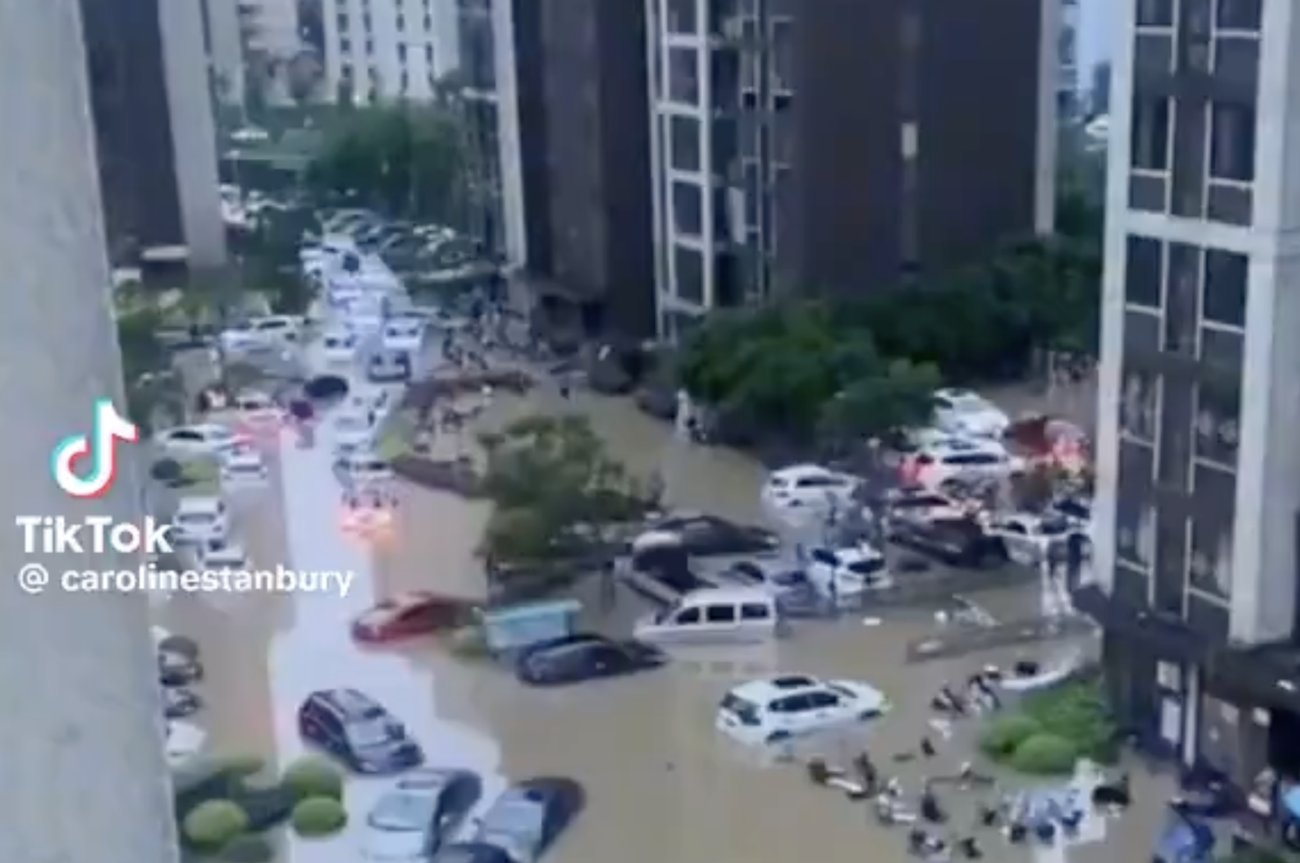 アラブ首長国連邦の都市ドバイが水害で水没　2015年から導入した人工降雨技術の影響ではないかと指摘される