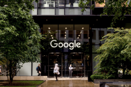 欧州メディア32社がデジタル広告巡り23億ドル（約3400億円）の支払いを求めてGoogleを提訴　提訴後にGoogleの株価が2％低下