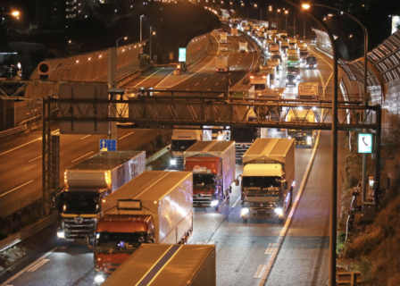 【日本経済の衰退】トラック運送業者の57%が赤字経営であることが判明　