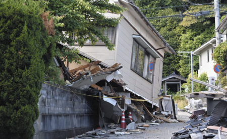 石川・能登地方で震度5強の地震が発生　傾いていた住宅が倒壊　震源の深さ10km、P波のない“人工地震”だったことが判明