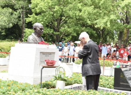 【移民大国】東京・江戸川区の公園、ガンジーの胸像を設置し除幕式　江戸川区に7000人以上のインド人が暮らしていることが判明