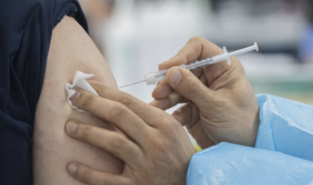【東洋経済】コロナワクチン「ベネフィット＞リスク」の虚実　“医療情報の「正」と「誤」は誰が、どう決めるのか”との特集記事を掲載