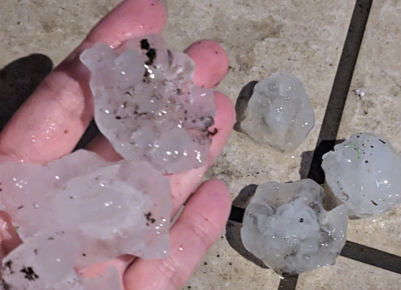 【群馬県】ピンポン玉ほどの大きさの雹が大量に降る被害　中共スパイに対する裁きか