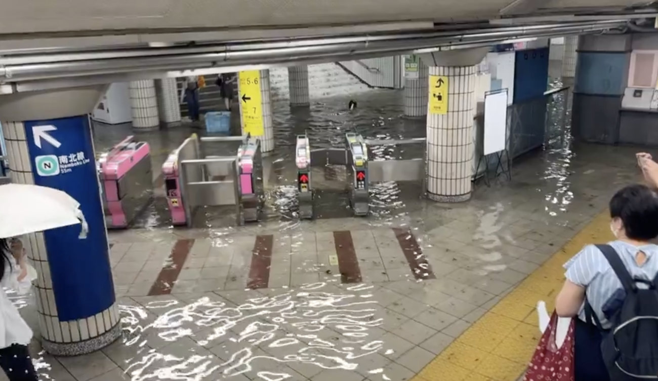 東京で記録的短時間大雨　港区、新宿区、品川区、渋谷区、目黒区で地下鉄の駅や道路が浸水するなどの被害が続出　原因はヒートアイランド現象とみられる