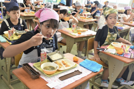 茨城県境町と五霞町でイスラム教徒向けのハラール給食の提供を開始「日本の公立教育機関は、政教分離です。なぜイスラム教だけを特別扱いするのですか？」