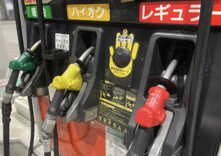 政府の補助金減額に伴い、ガソリン代がさらに値上がり　来年1月に185円、2月以降は190円程度まで上昇か　ガソリン税の暫定税率廃止は再来年度以降の見通し