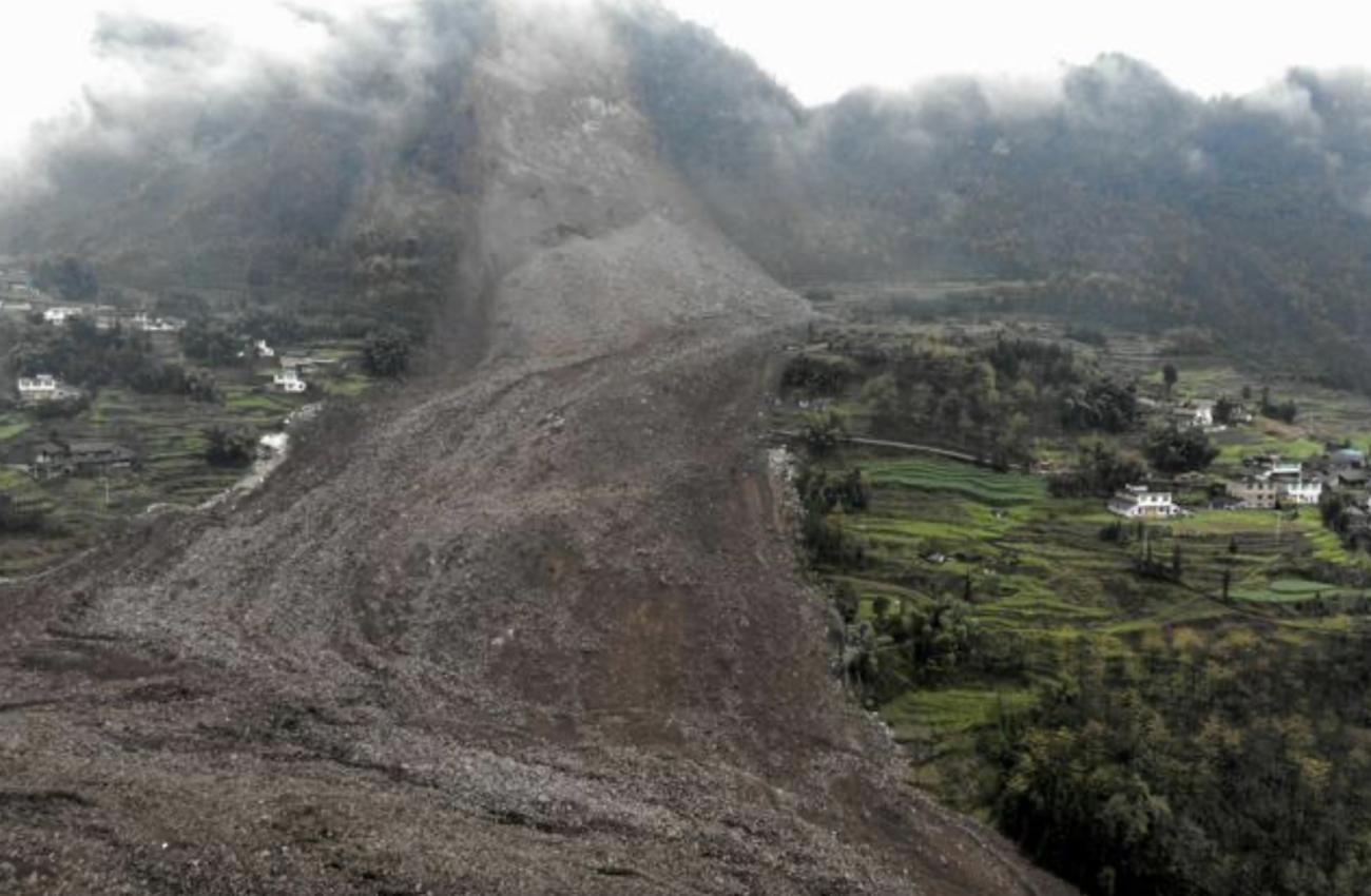 中国・四川省の山間部で大規模な土砂崩れが発生　家屋10棟が土砂に埋まり、30人以上が行方不明