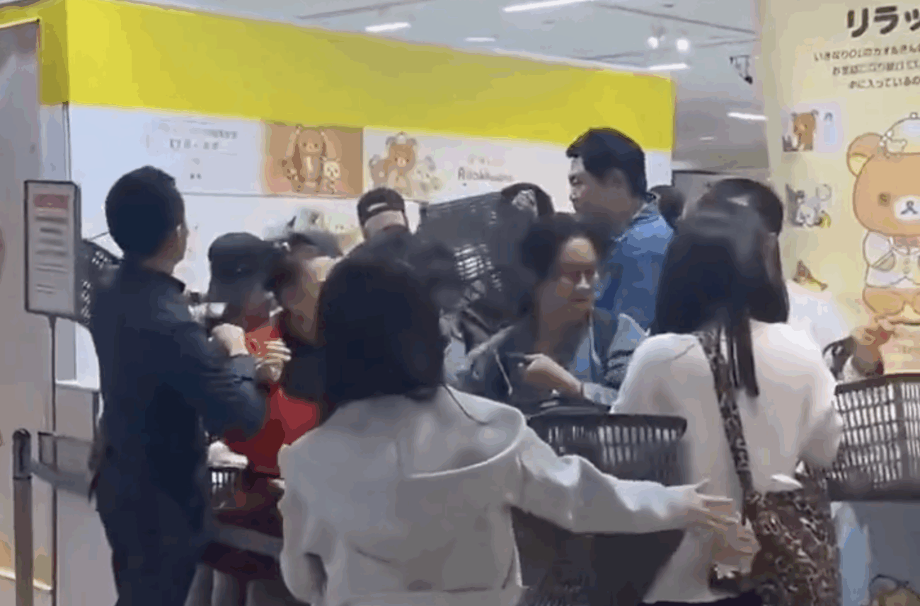 【民度】高島屋大阪店で開催中の『リラックマ生誕祭』に中国人転売ヤーが殺到、記念グッズを買い占め　