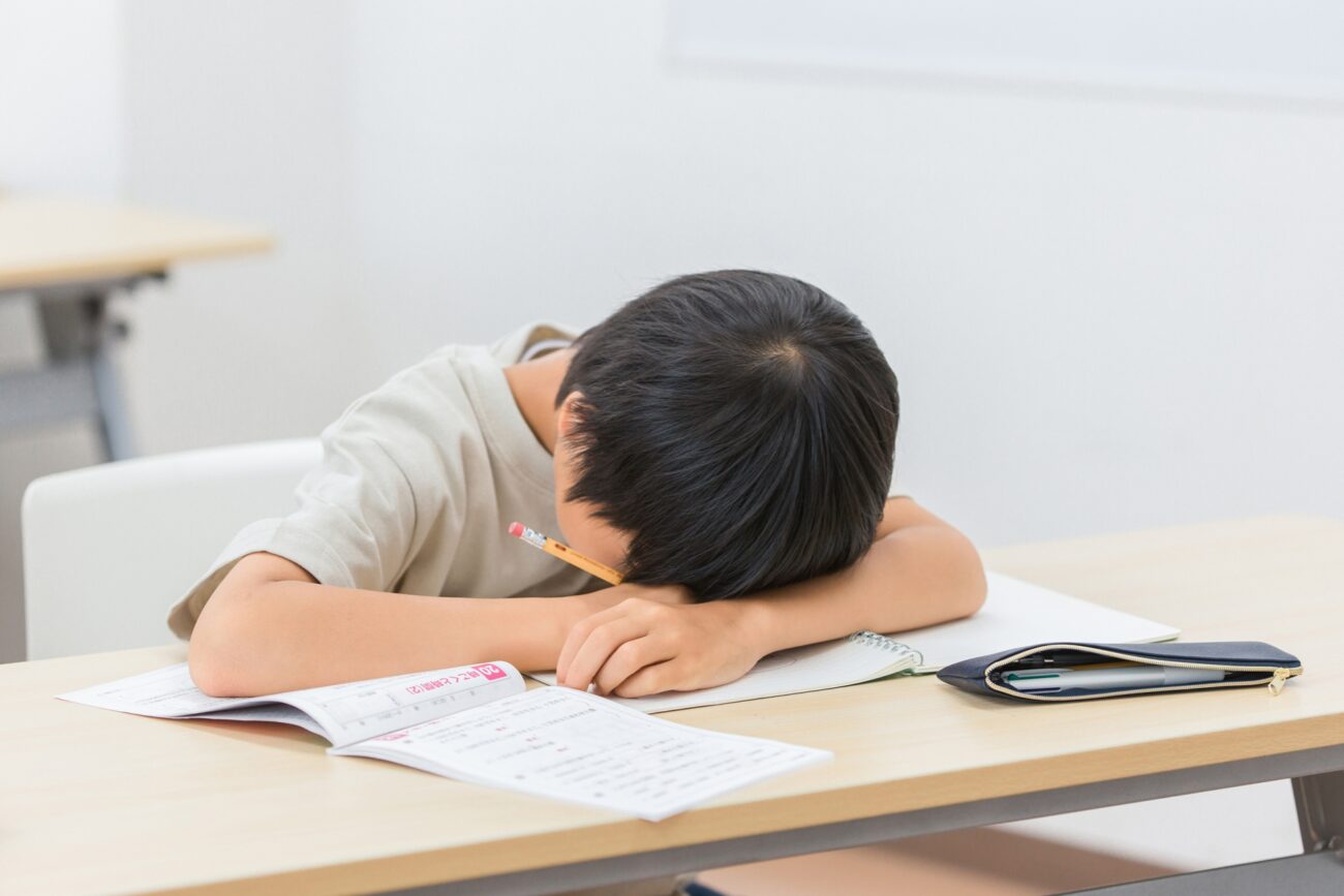 【子供たちに異変】朝起きたくても起きられず、疲れやすく、すぐに眠ってしまう『起立性調節障害』が急増　ワクチンとの因果関係も