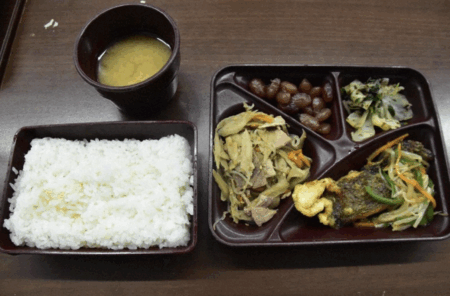 【横浜市】中学校給食で異物混入相次ぐ、昨年は342件