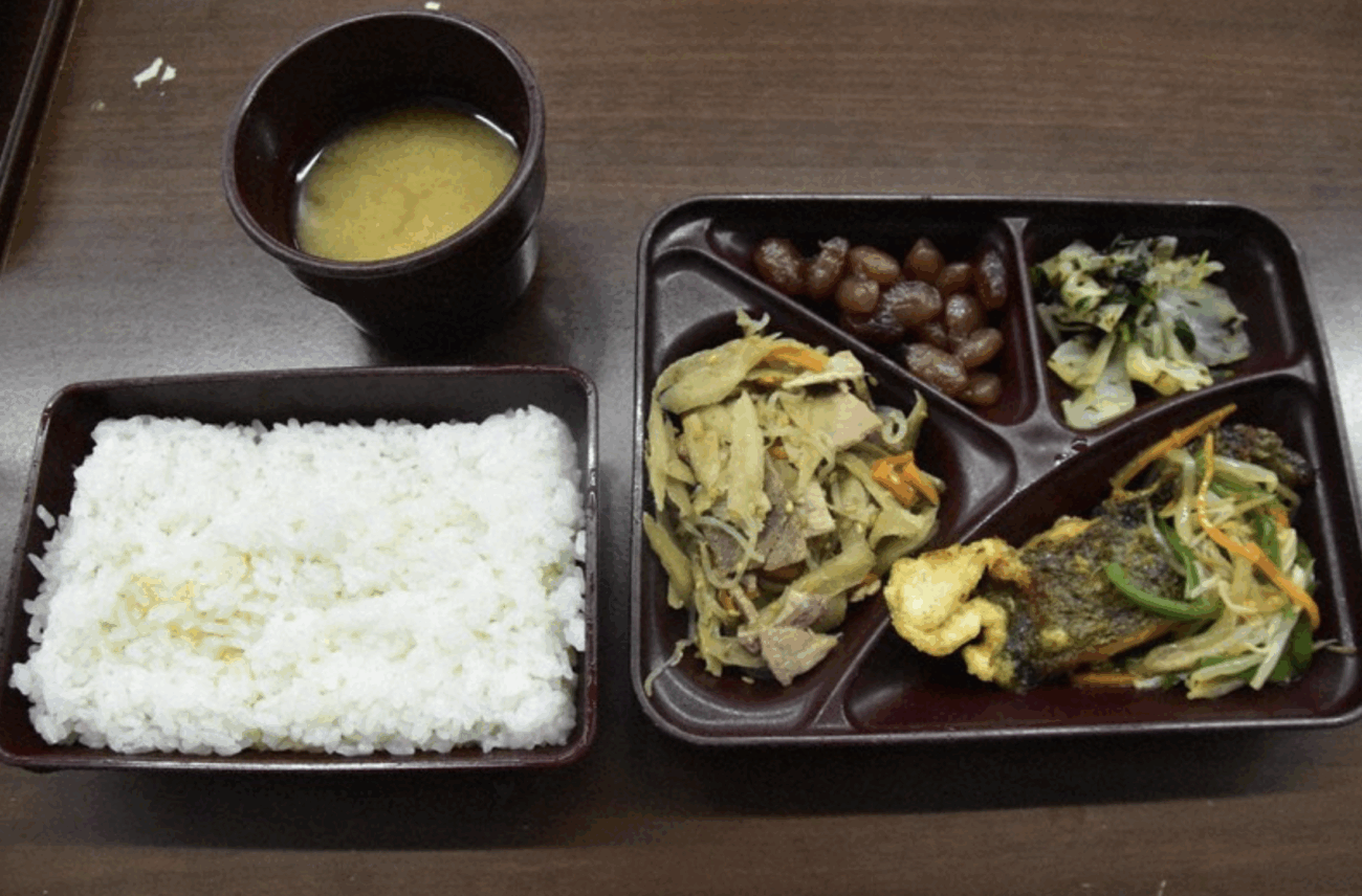 【横浜市】中学校給食で異物混入相次ぐ、昨年は342件
