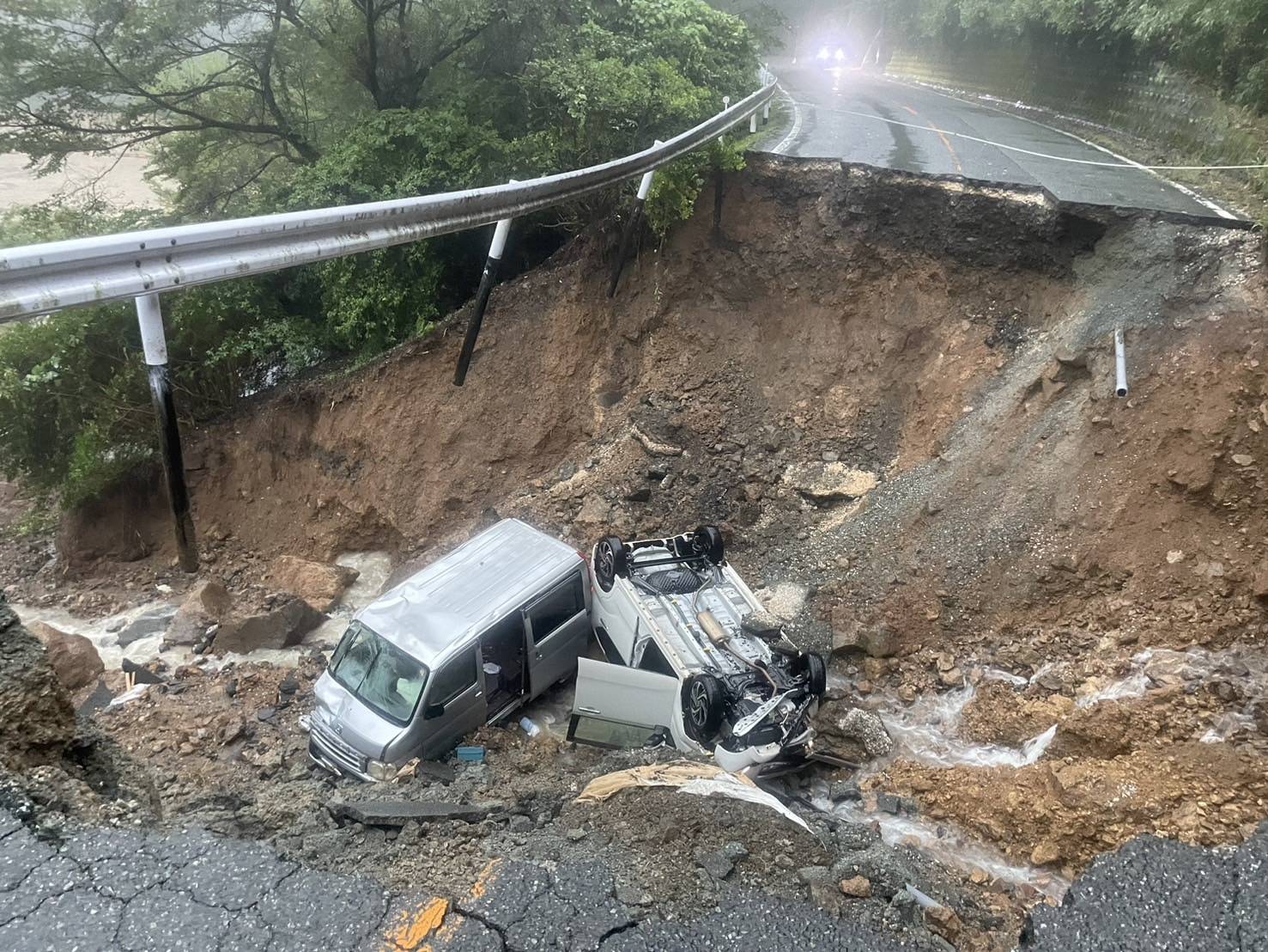 【熊本県】記録的大雨で洪水や土砂崩れ、住宅の浸水などの被害　827世帯1850人が避難