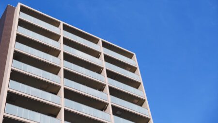 家賃2.5倍になった板橋区のマンション、中国人オーナーが共用部分の電気料金の支払いを拒否　共用部分は真っ暗、テレビも映らず