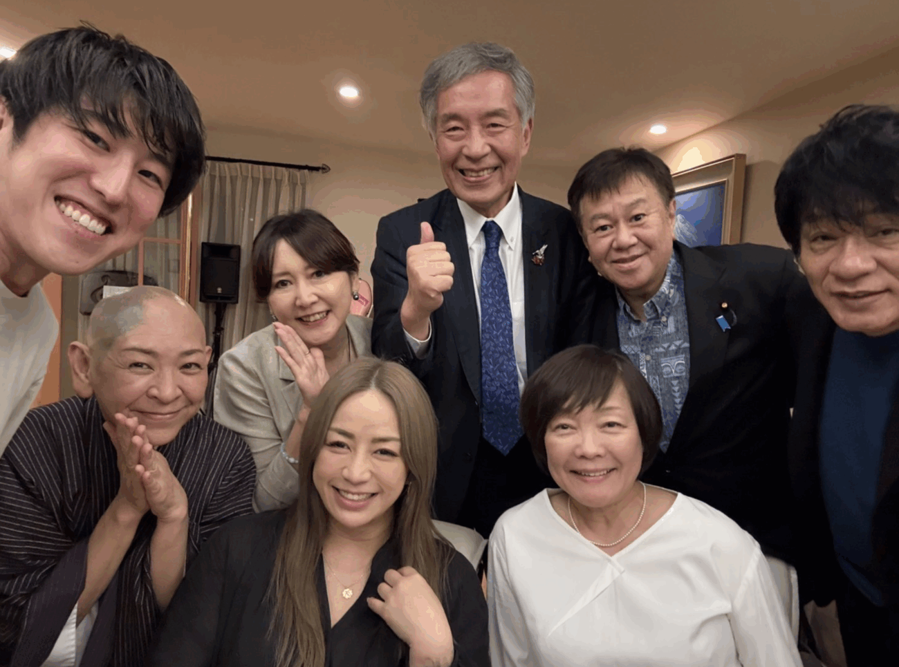 安倍昭恵、ロンドンから帰国後にYouTuberナオキマン、ASKA、原口一博たちとの集合写真をXに投稿 背後に『幸福の科学』の影
