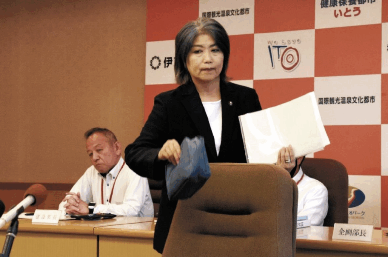 【静岡県伊東市】市議会、田久保市長に対する不信任決議案と刑事告発を全会一致で可決