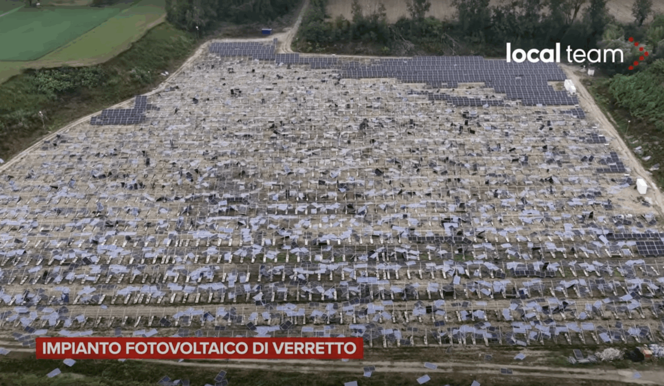 【イタリア】暴風雨がメガソーラー発電所を襲い、約1万2500枚の太陽光パネルが壊滅状態に ゼロからの再建を要する