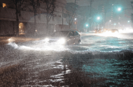 三重県・四日市市で記録的豪雨　住宅3000棟以上が被害、地下駐車場で車274台が浸水　