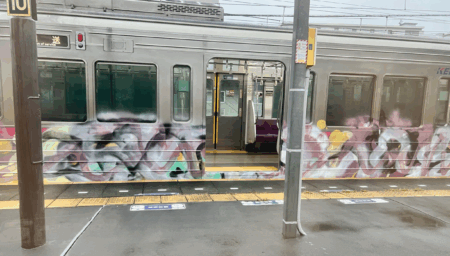 【東京都内】スプレーで落書きする迷惑行為が相次ぐ 街中の壁や電車などに文字や絵を描く『グラフィティアート』で景観が悪化