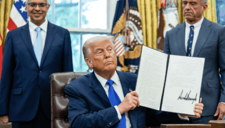 【トランプ大統領】ワクチン反対派の参政党から支持される中、コロナワクチンを接種したと発表