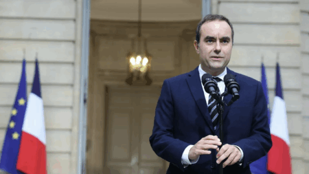 【異常事態】フランス内閣が組閣わずか14時間後に総辞職 　ルコルニュ首相は就任からわずか26日で辞任