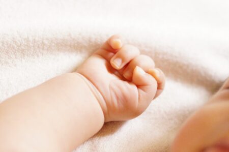 【人口減少】2025年上半期の出生数31万9079人、過去最小を記録　少子化に歯止めかからず