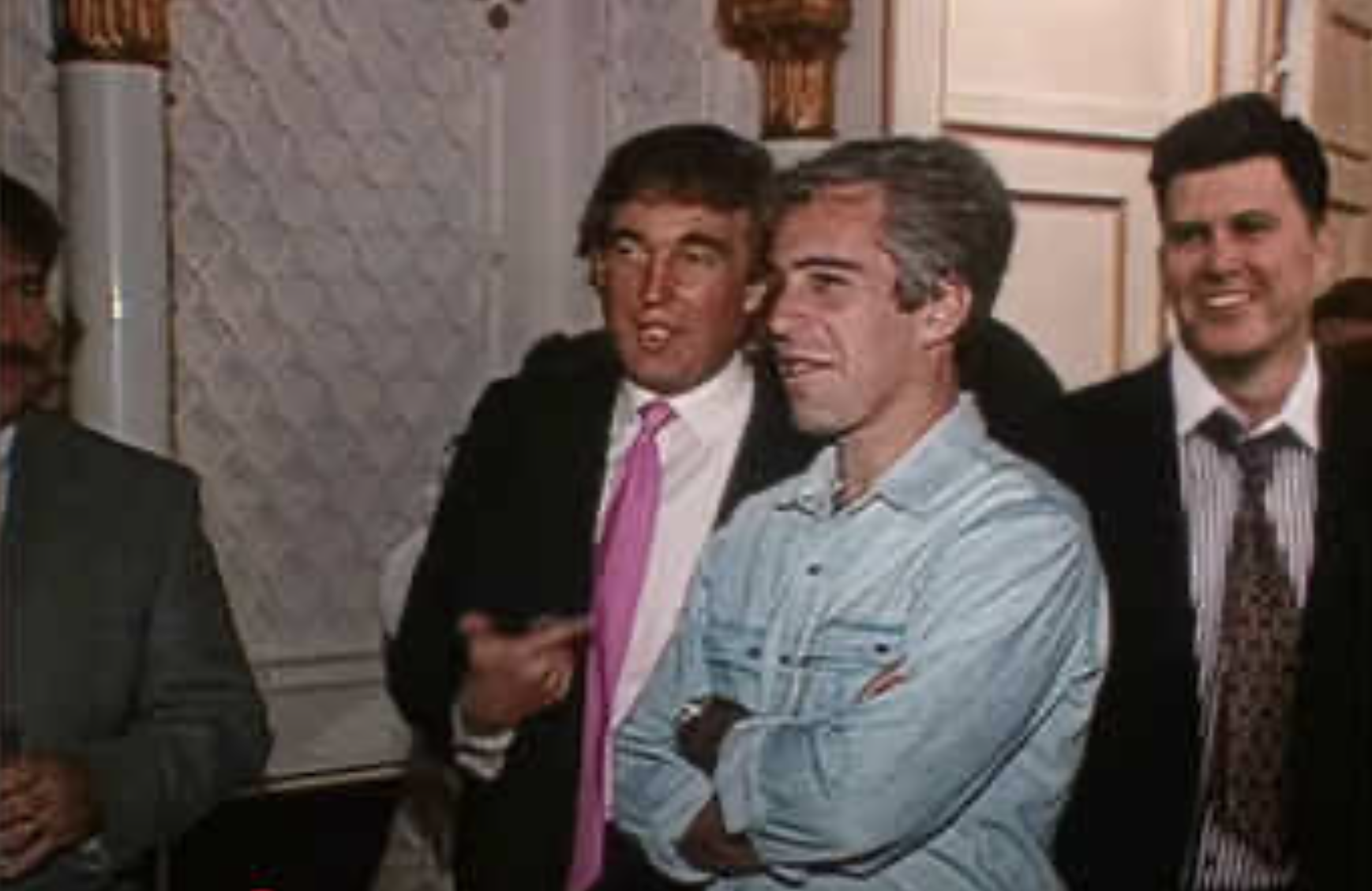 「トランプ氏は被害者の女性と何時間も過ごした」アメリカ民主党がエプスタインのメールを新たに公開 トランプはデマと主張